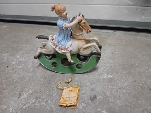 Vintage beeld meisje op hobbelpaard cesare villari, Ophalen of Verzenden, Gebruikt, Overige typen