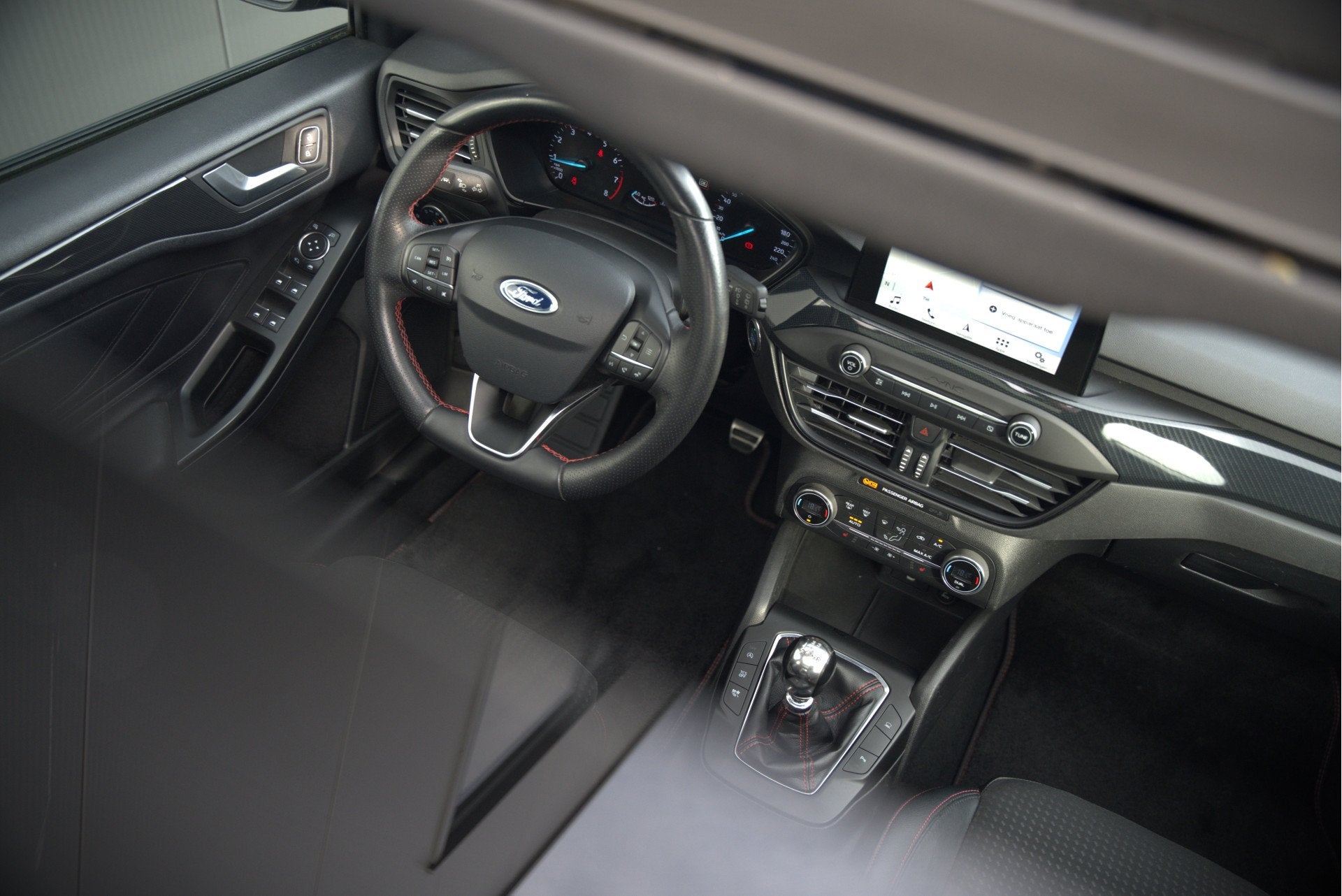 Foto 26 van Ford Focus 1.0 EcoBoost ST Line Business | Panoramadak | Ban