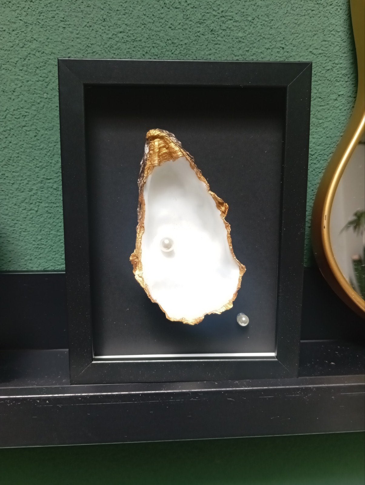 Handgemaakte Oesterschelp met Gouden Randje in Lijst 15x20, Overige stijlen, Nieuw, Ophalen of Verzenden, Natuurlijk materiaal