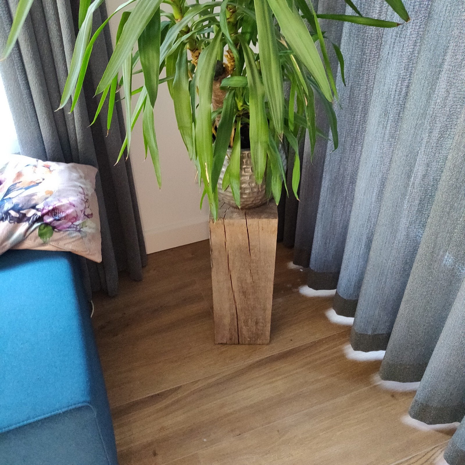 Mooie verouderde houten zuilen sokkels bijzettafel klos, Huis en Inrichting, Woonaccessoires | Zuilen en Pilaren, Ophalen