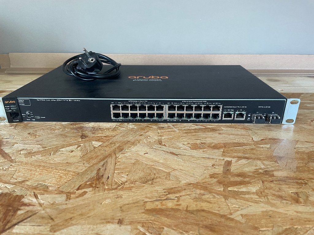 HP Aruba 2530-24 switch met 2x SFP module, Ophalen of Verzenden, Gebruikt