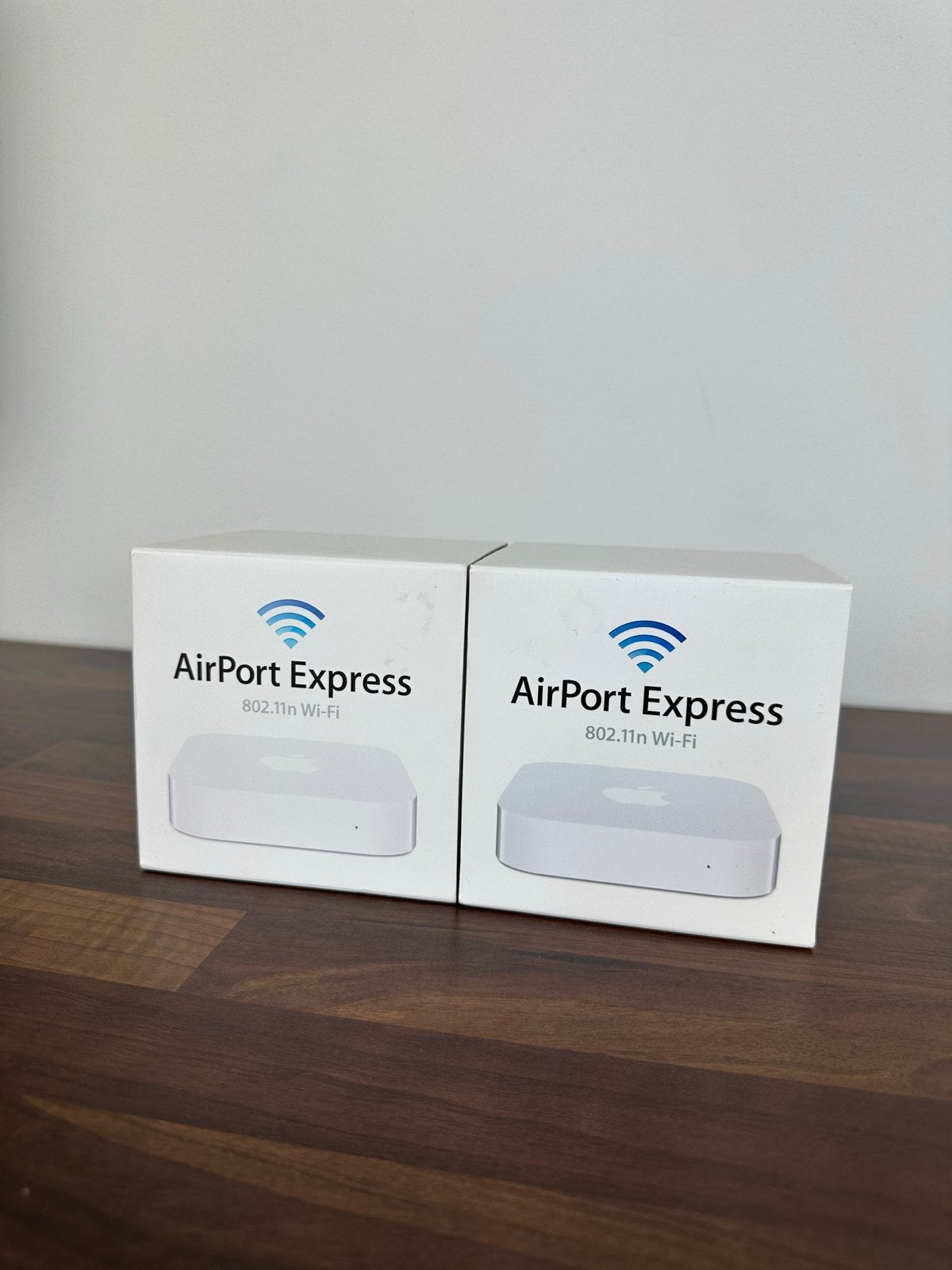 Twee Apple AirPort Express A1392 (802.11n Wi-Fi), Computers en Software, Ophalen of Verzenden, Zo goed als nieuw, Router