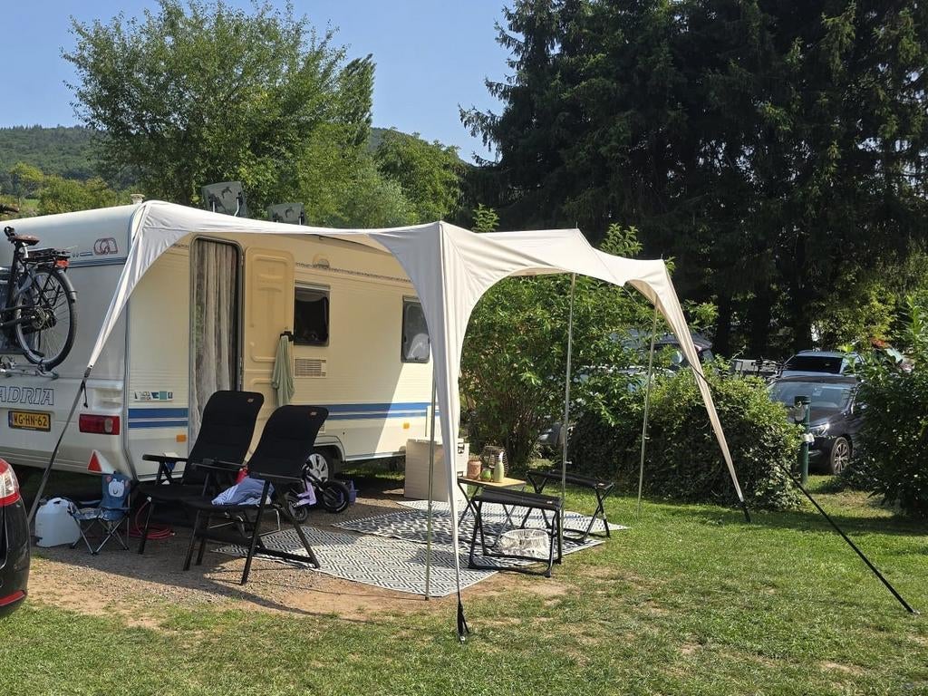 Caravan Adria Unica 2003, Bovag, luifel en voortent nieuw., Frans bed, Treinzit, 750 - 1000 kg, Particulier