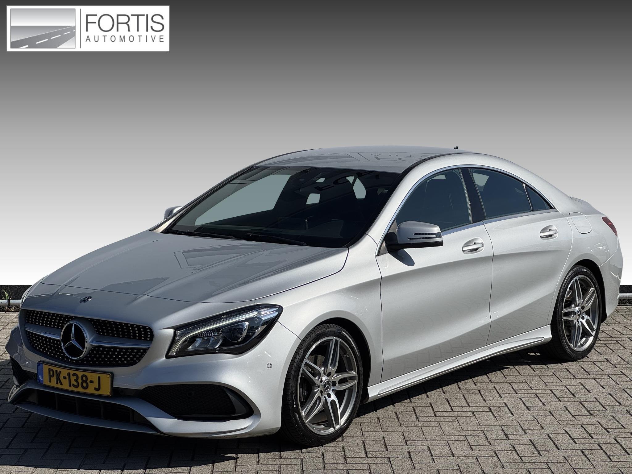 Mercedes-Benz CLA-klasse 180 Ambition NL-AUTO | AMG | SPORT, Auto's, Stof, Gebruikt, Euro 6, 4 cilinders