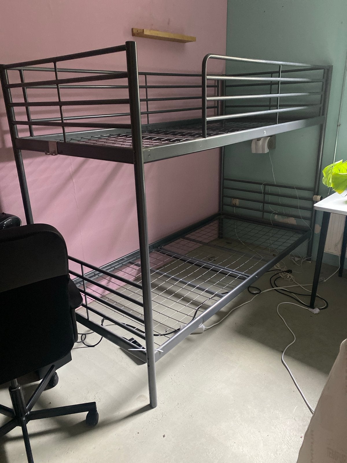 Stevig metalen stapelbed - Ideaal voor kleine ruimtes, Ophalen, Gebruikt, 90 cm, 160 tot 180 cm