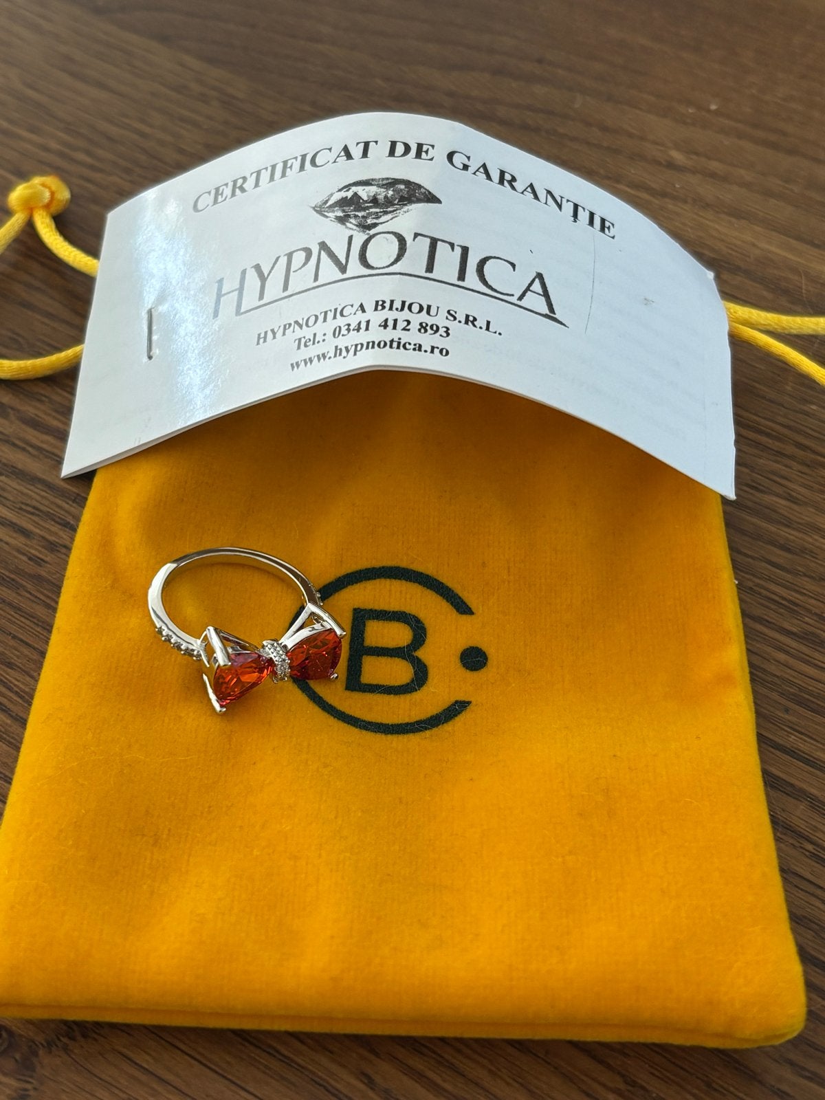 Zilver 925 Vlinder Ring met rode synthetische zirkonia stras, Met kristal, 18 tot 19, Nieuw, Ophalen of Verzenden