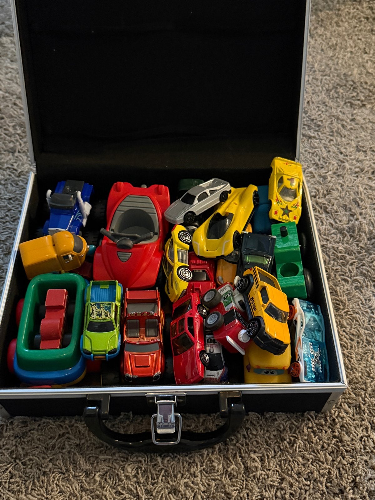Koffer vol speelgoedauto's - Diverse modellen, Kinderen en Baby's, Ophalen of Verzenden, Gebruikt