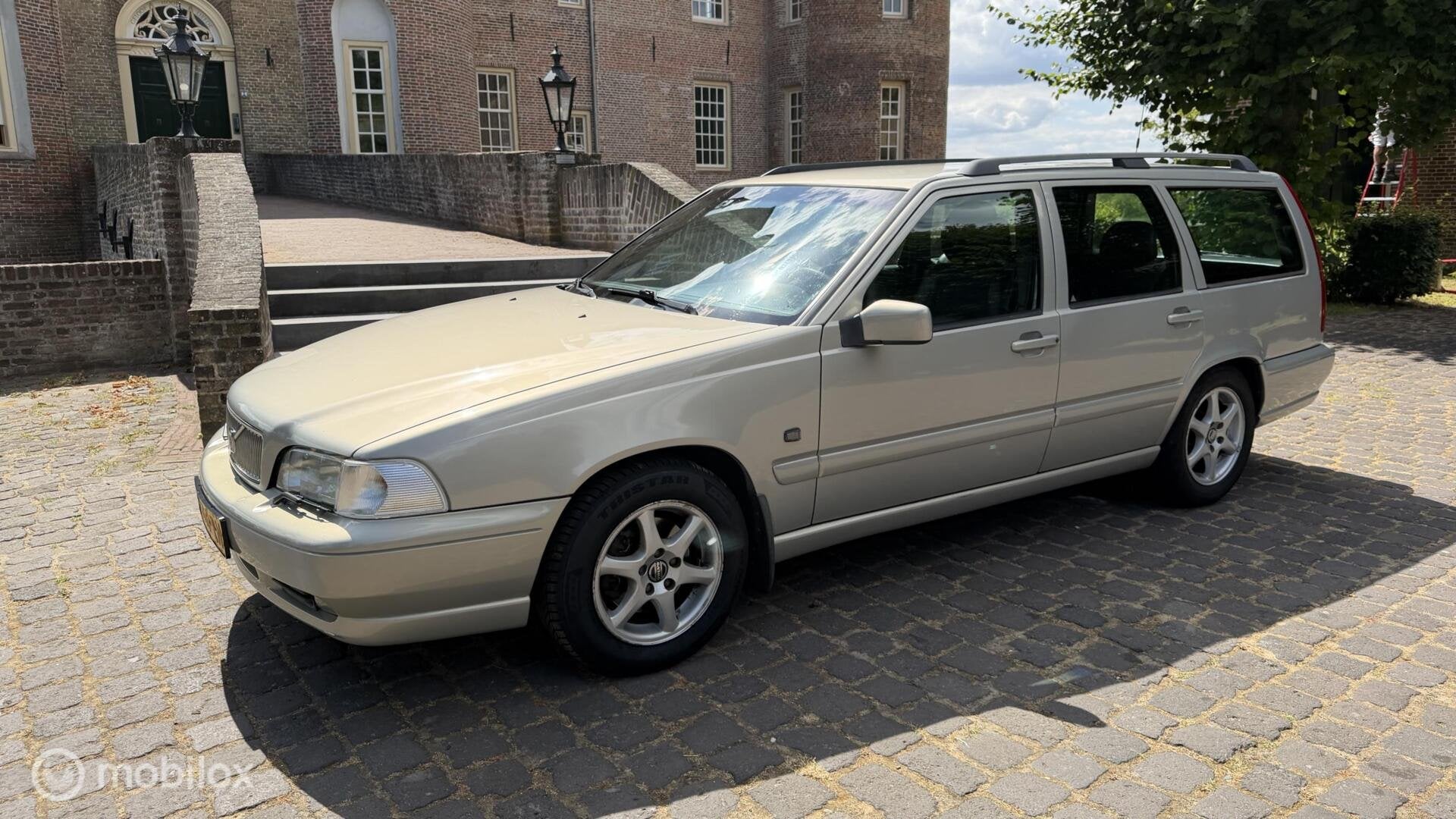 Volvo V70 2.4 AUT 170 pk, ijskoude airco, APK, NAP!, Auto's, Gebruikt, Zwart, 2435 cc, 1600 kg