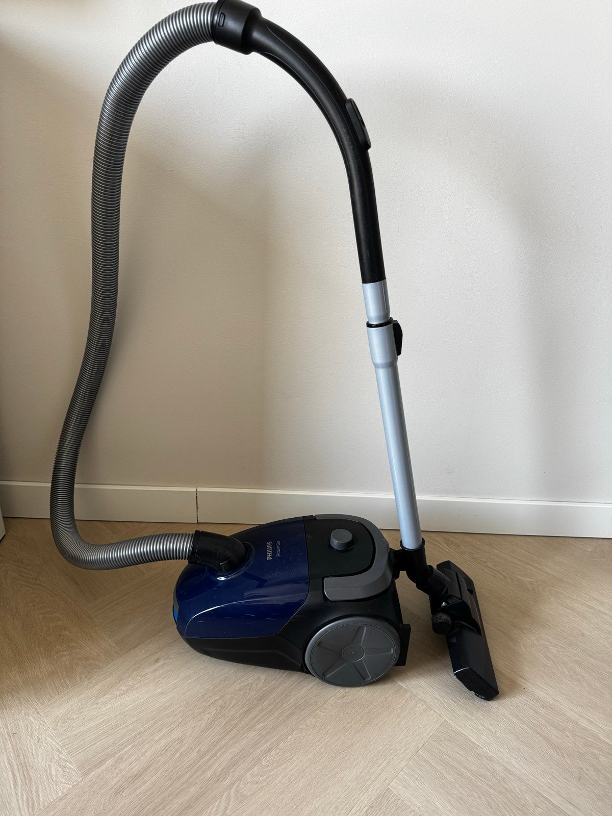 Philips PowerGo 900W Stofzuiger - Compact en Krachtig, Witgoed en Apparatuur, Stofzuigers, Gebruikt, Philips, Sledestofzuiger