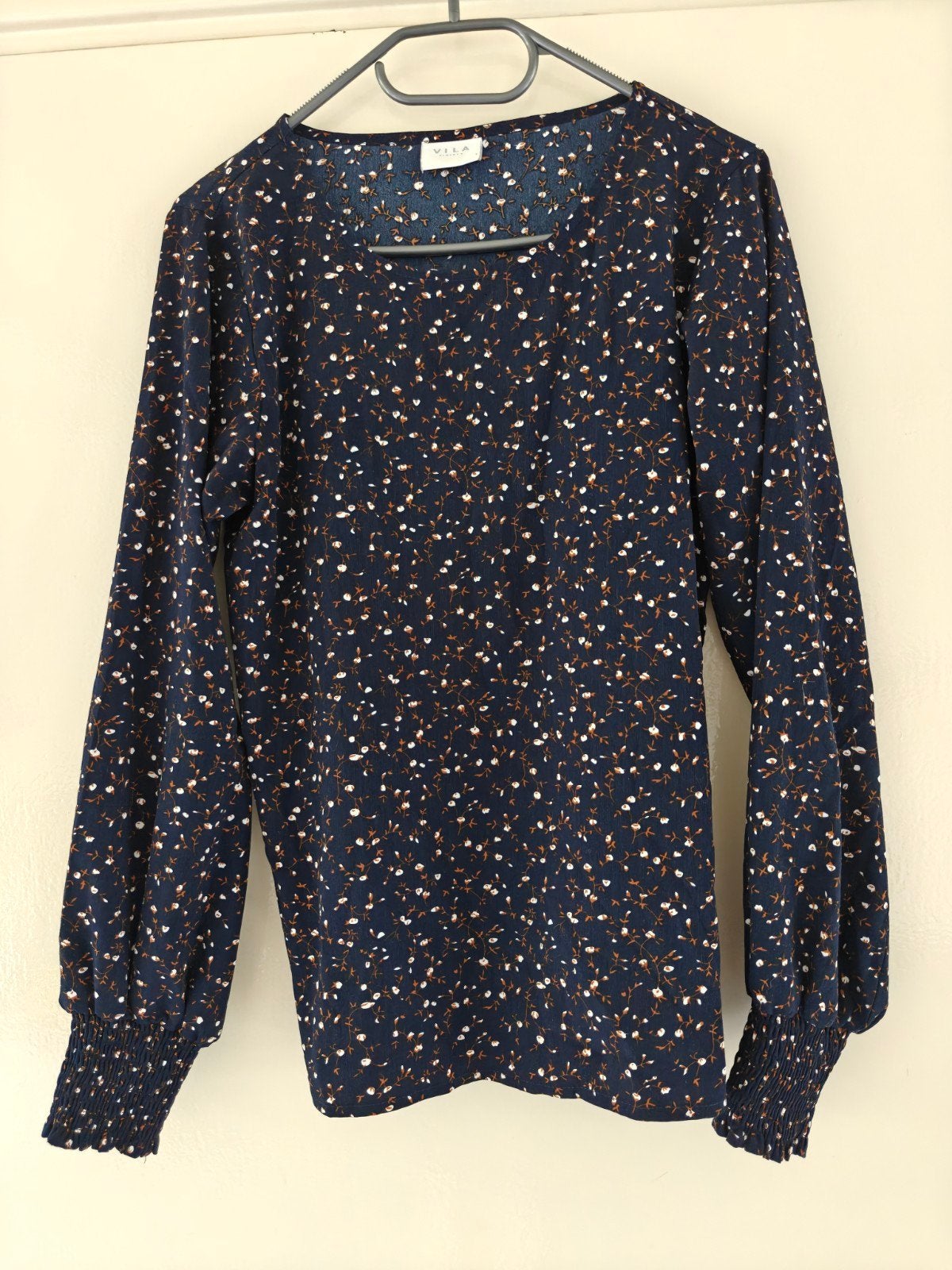 VILA dames blouse maat XS met bloemenprint, Kleding | Dames, VILA, Blauw, Ophalen of Verzenden, Zo goed als nieuw