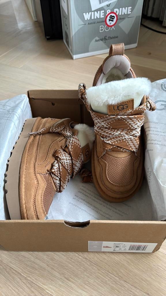 Uggs dames sneakers maat 39 nieuw, Bruin, Nieuw, Ophalen of Verzenden, Sneakers of Gympen