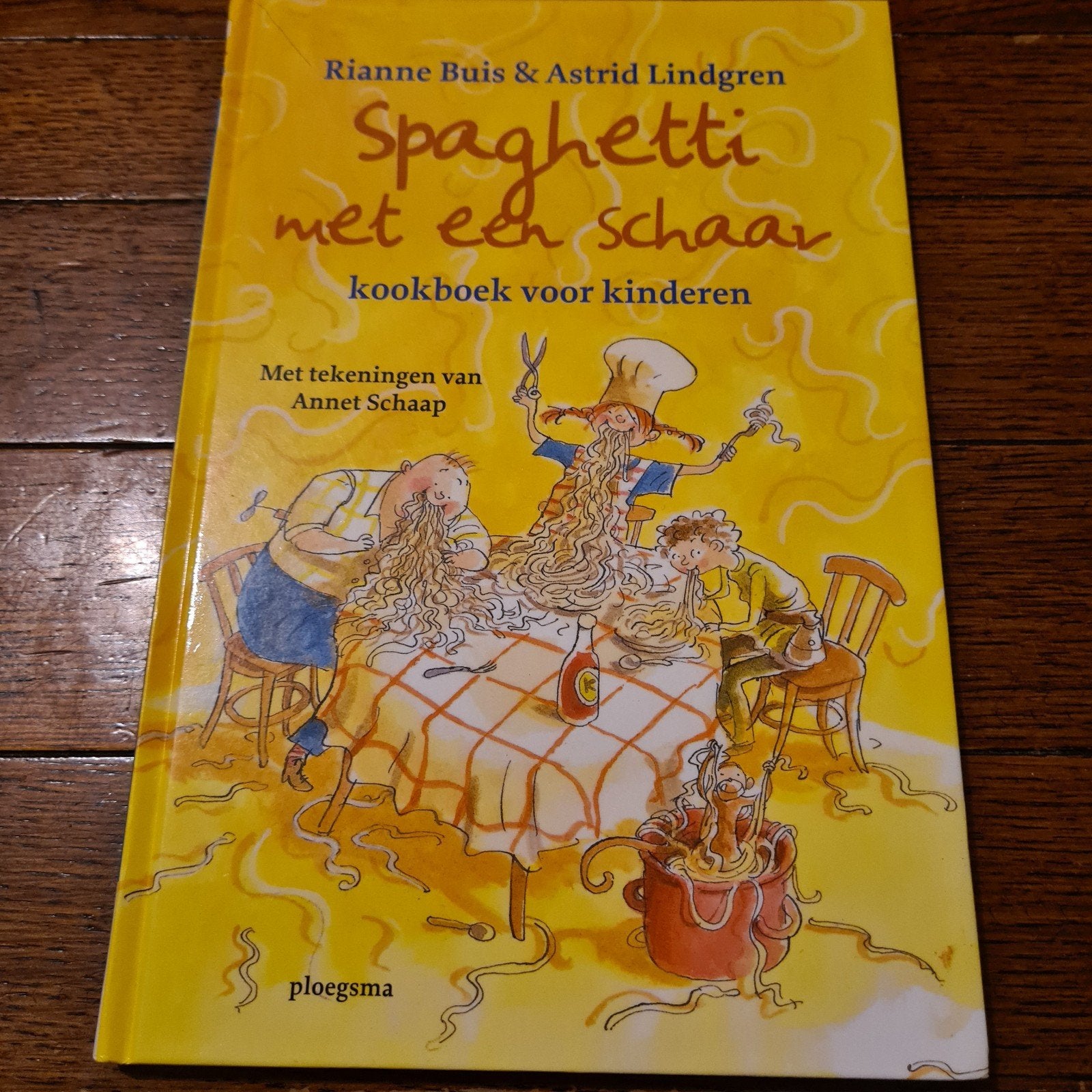 R. Buis & Astrid Lindgren- Spaghetti met een schaar, Non-fictie, Ophalen of Verzenden, Zo goed als nieuw, R. Buis; Astrid Lindgren