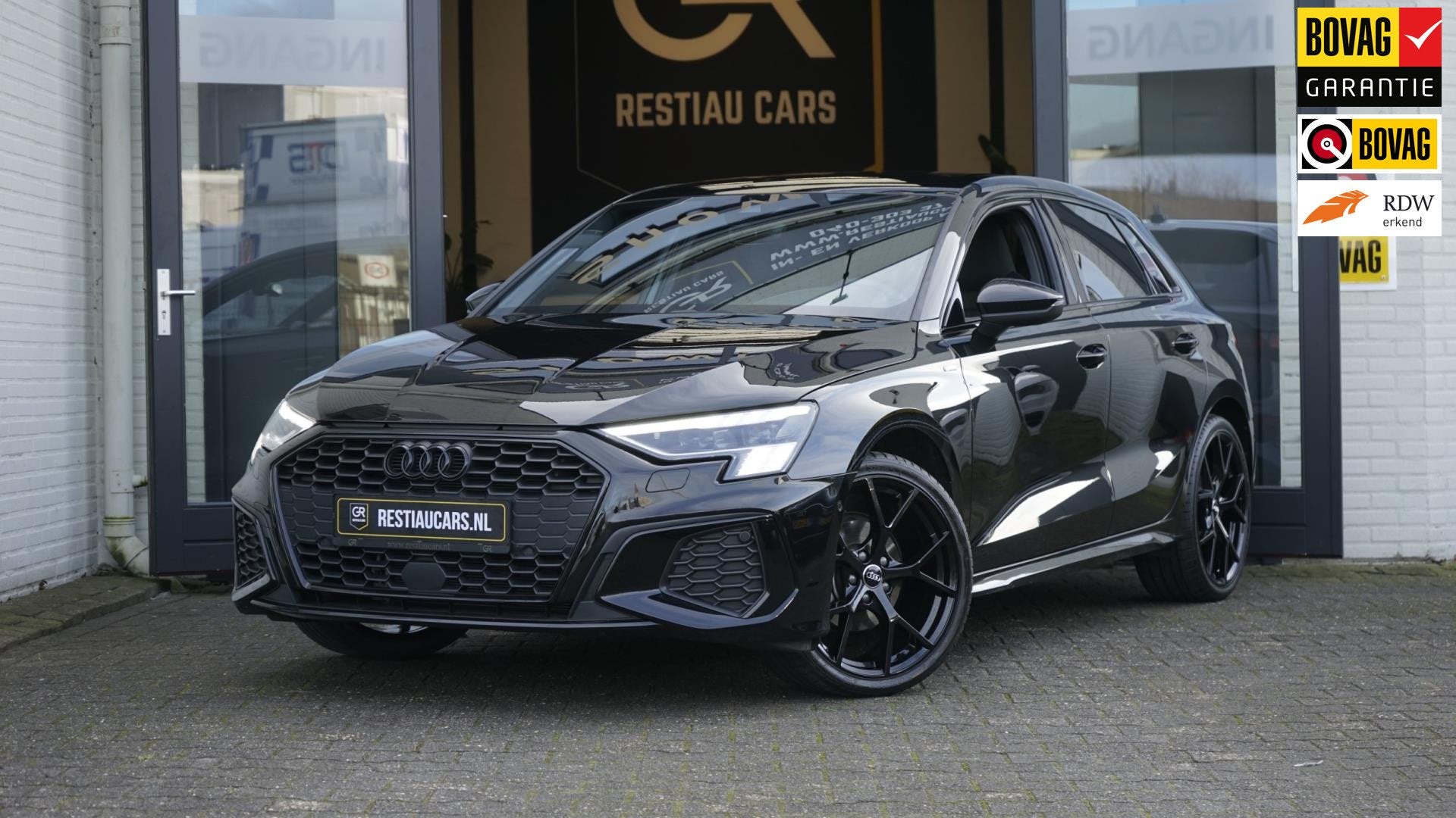Audi A3 Sportback 35 TFSI S-Line Black Optik AUTOMAAT-ACC-AU, Auto's, Audi, 4 cilinders, 150 pk, Leder en Stof, Zwart