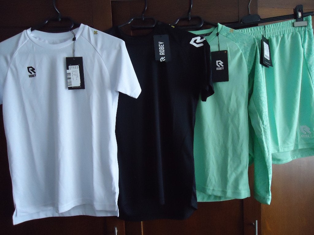 nieuwe ROBEY kinder sport shirts en short, Ophalen of Verzenden, Nieuw, Overige maten, Voetbal