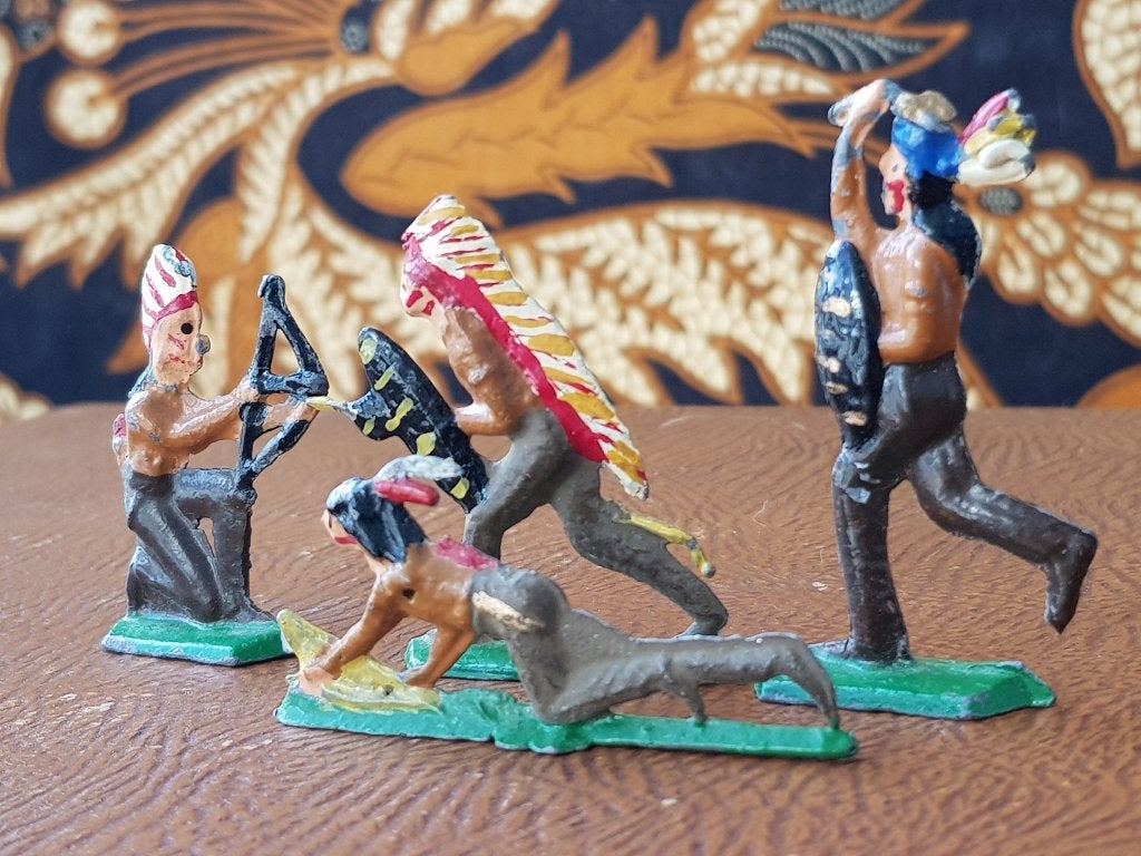 Vier Indianen oud speelgoed uit Engeland van tin., Ophalen of Verzenden