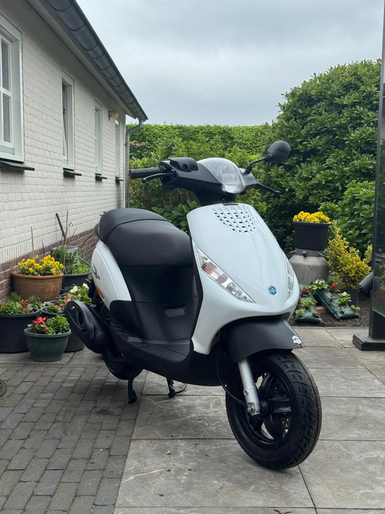 ⭐️Piaggio zip 4 takt 50cc Carburateur Nieuwstaat Uniek⭐, Fietsen en Brommers, Scooters | Piaggio, Niet ingevuld, Niet ingevuld