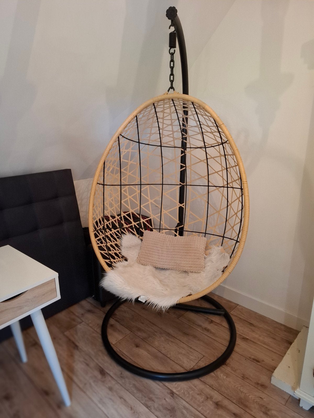 Comfortabele hangstoel met standaard, Ophalen, Gebruikt, Metaal, Eén