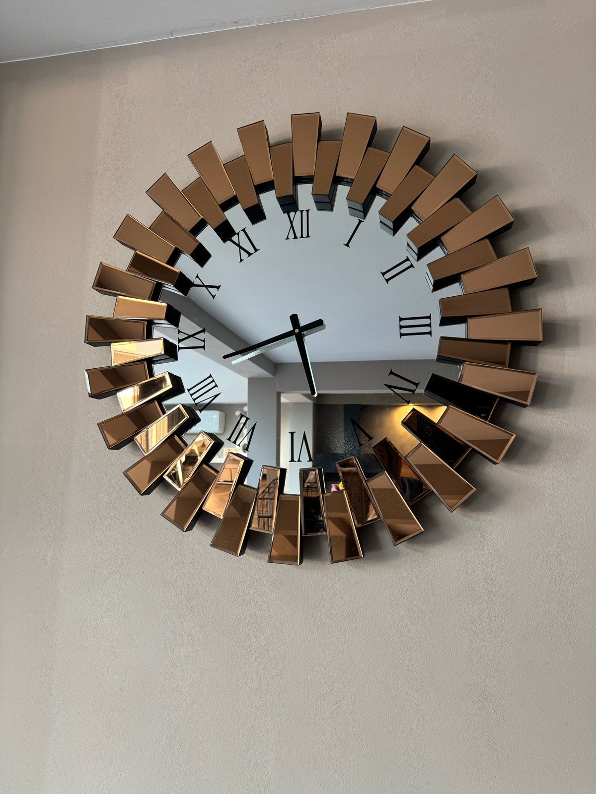 Moderne spiegel wandklok met Romeinse cijfers, Ophalen, Analoog, Zo goed als nieuw, Modern
