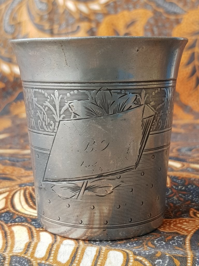 Mooie originele antieke tinnen beker uit Engeland 7,5 cm.