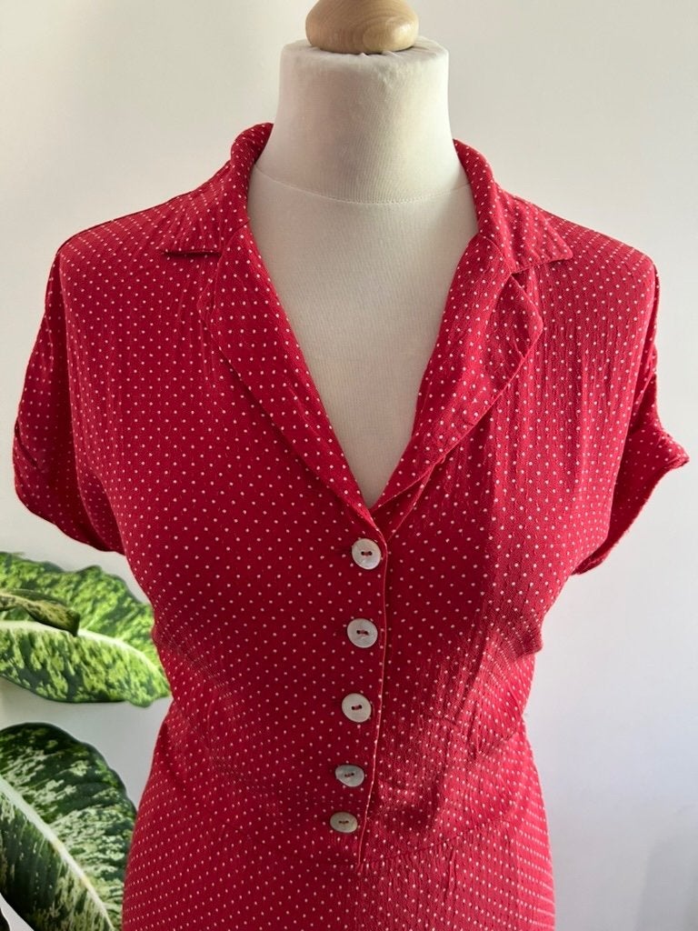 King Louie maat 42 polkadot sheeva jurk rood 3391, Kleding | Dames, Maat 42/44 (L), Ophalen of Verzenden, Zo goed als nieuw, Knielengte