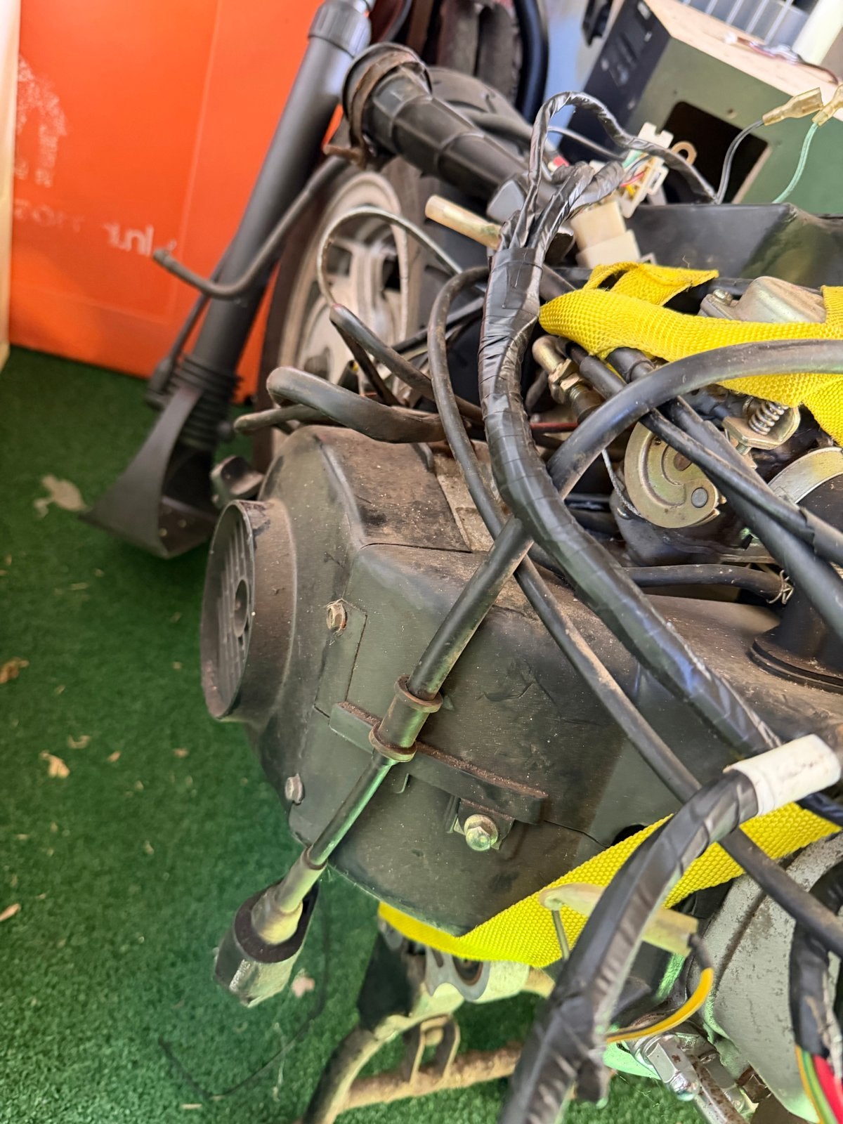 Peugeot V-Clic scooter onderdelen: blok, wielen, uitlaat, Fietsen en Brommers, Ophalen, Gebruikt, Blok, Peugeot