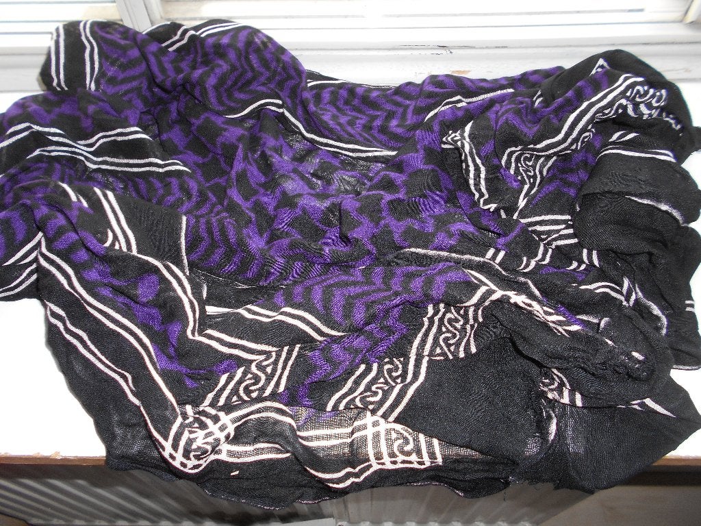 Sjaal met paars, zwart en wit, slechts 0,50., Ophalen of Verzenden, Gedragen, Maat 46/48 (XL) of groter, Sjaal