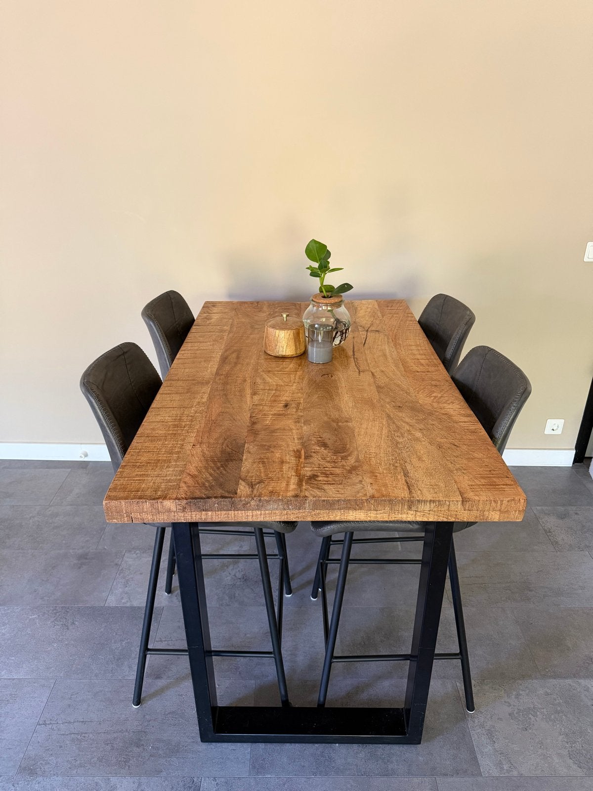 Mango houten bartafel met 4 stoelen - zo goed als nieuw, Huis en Inrichting, Tafels | Eettafels, Ophalen, 100 tot 150 cm, 50 tot 100 cm