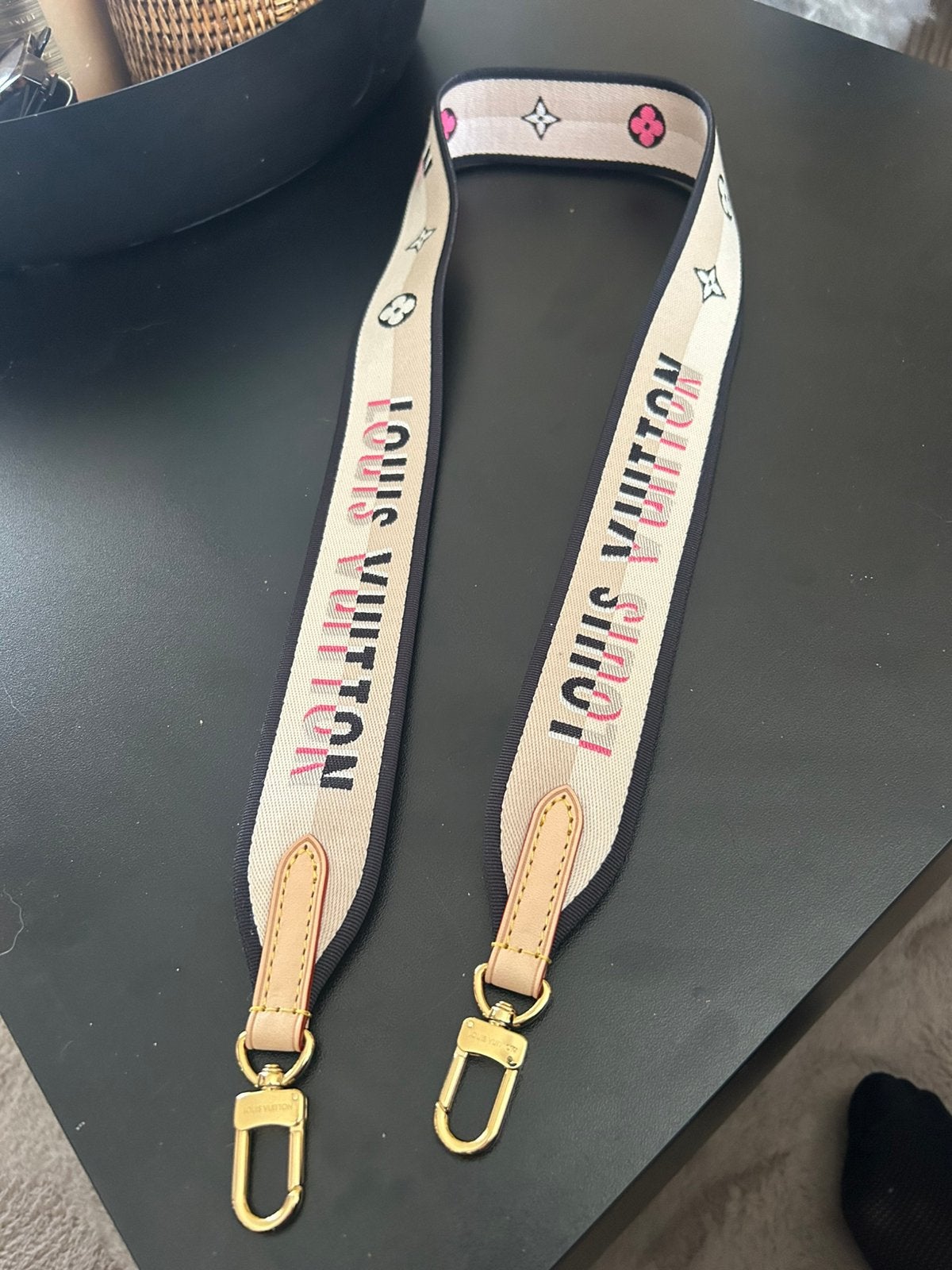 Gave LV strap in ecru/rose, Sieraden, Tassen en Uiterlijk, Tassen | Damestassen, Ophalen of Verzenden, Zo goed als nieuw, Roze