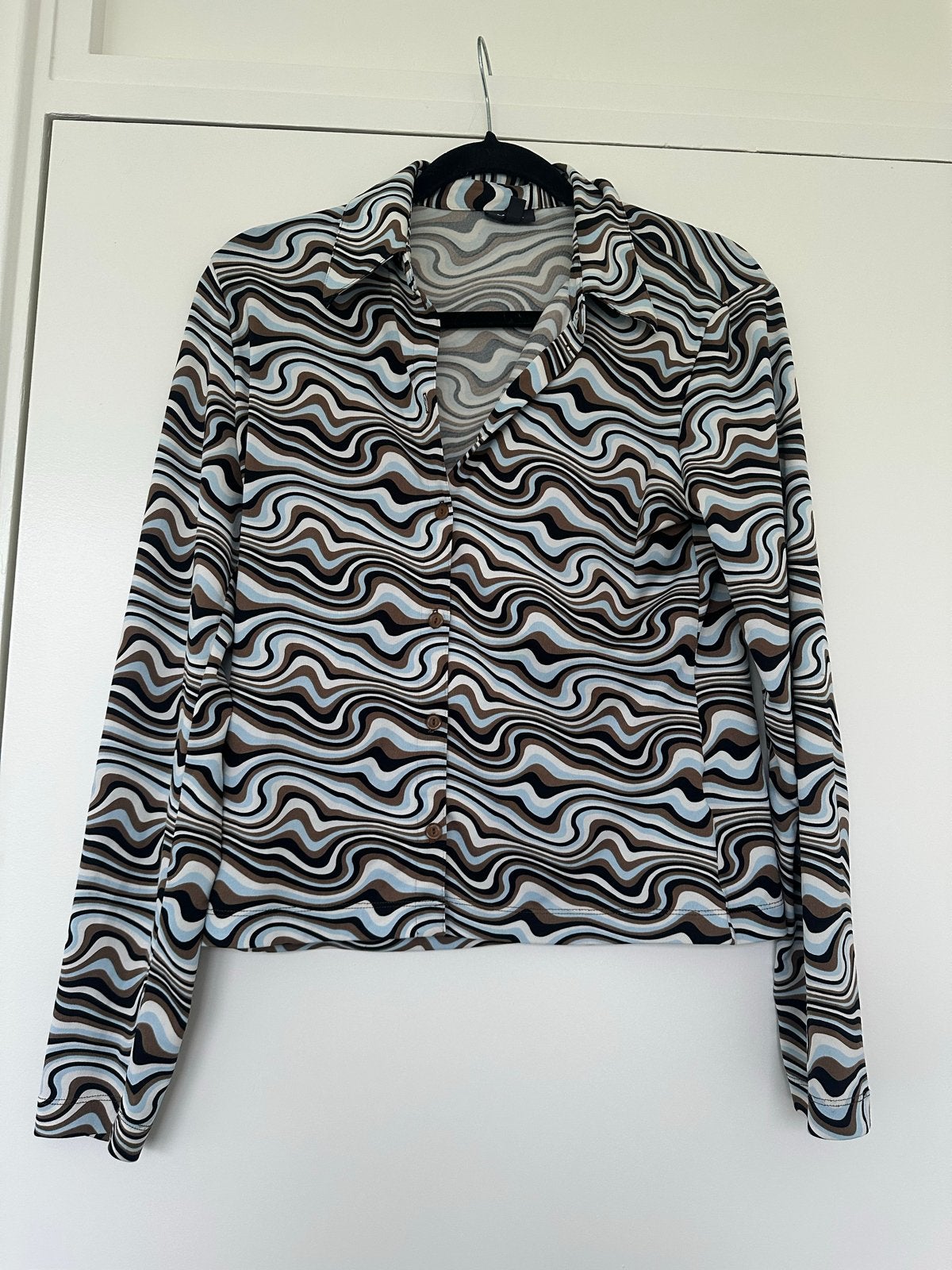 Trendy blouse met golvend retro patroon, Ophalen of Verzenden, Zo goed als nieuw, Maat 38/40 (M), Meerkleurig