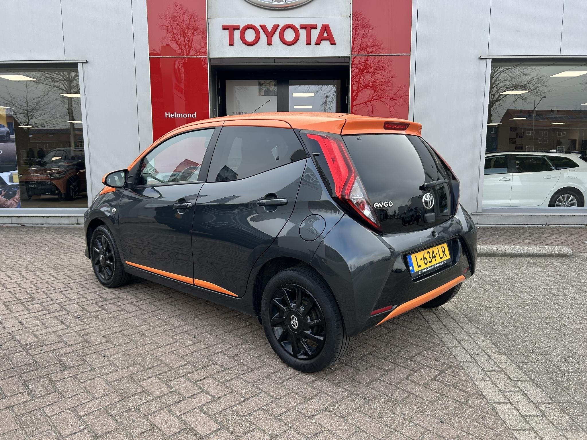 Toyota Aygo 1.0 VVT-i x-JBL | 1e eigenaar | Carplay | Climat, Voorwielaandrijving, Gebruikt, Euro 6, 4 stoelen