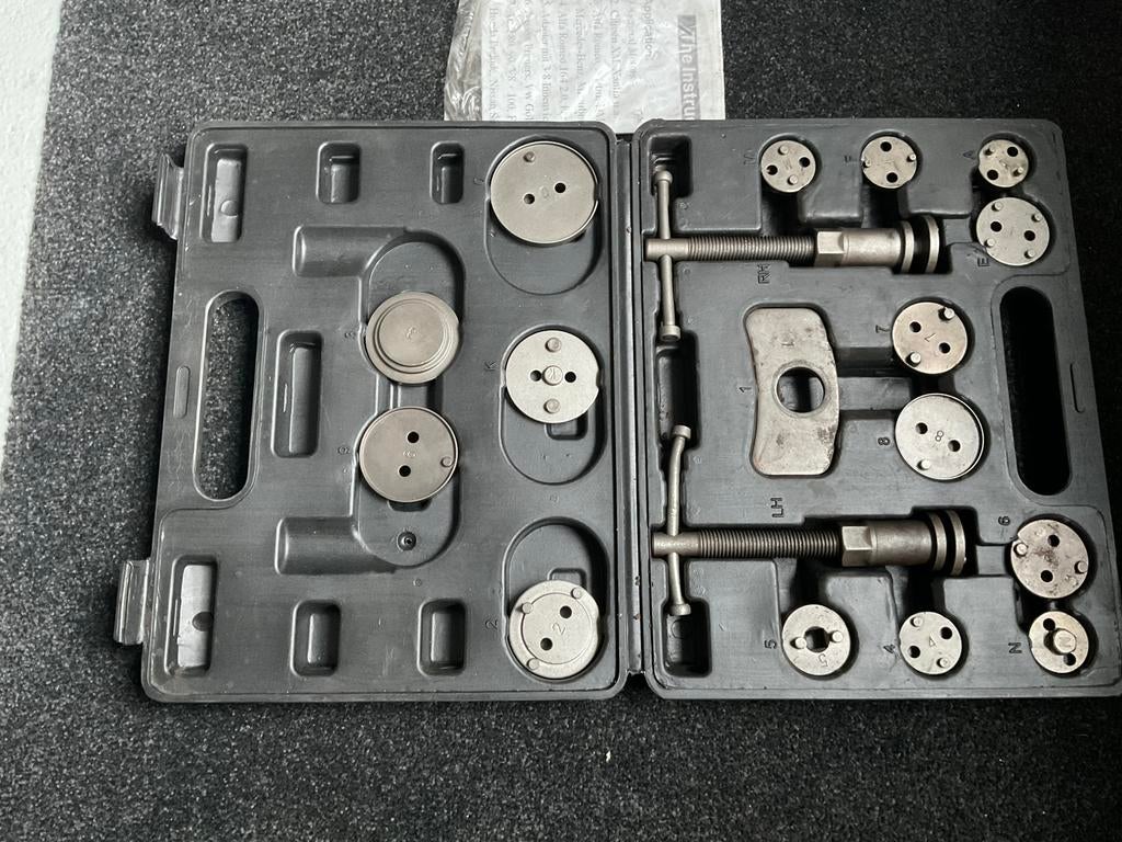 Remterugstel gereedschap voor div automerken, Ophalen, Zo goed als nieuw