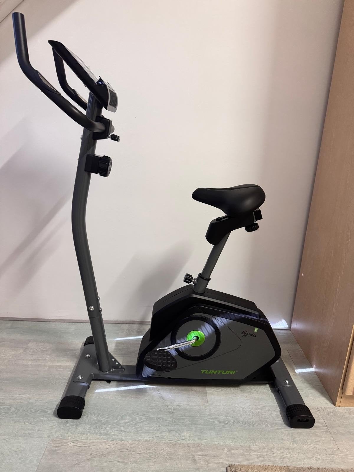 Mooie en weinig gebruikte Tunturi hometrainer, Ophalen, Zo goed als nieuw, Benen, Hometrainer