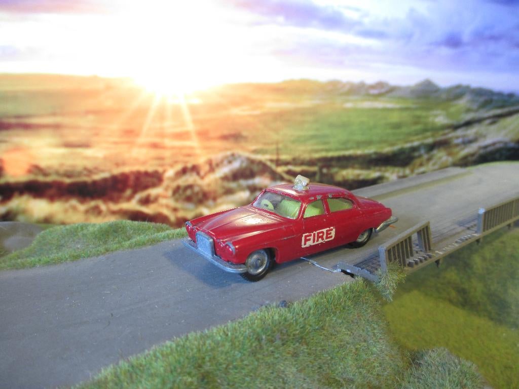 +/- 1:76 Jaguar 420G Mk.X Fire Chief Husky Models Brandweer, Hobby en Vrije tijd, Modelauto's | Overige schalen, Gebruikt, Auto