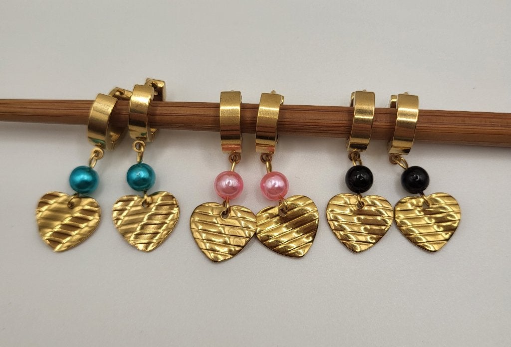 Oorbellen met gekleurd kraaltje en hartje, stainless steel, Sieraden, Tassen en Uiterlijk, Overige materialen, Hangers, La Jefa Sieraden