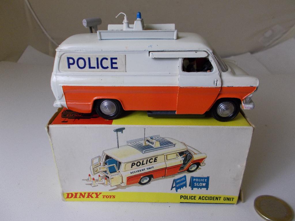 1972 Dinky Toys 287 FORD TRANSIT POLICE ACCIDENT UNIT +DOOS!, Ophalen of Verzenden, Zo goed als nieuw, Bus of Vrachtwagen, Dinky Toys