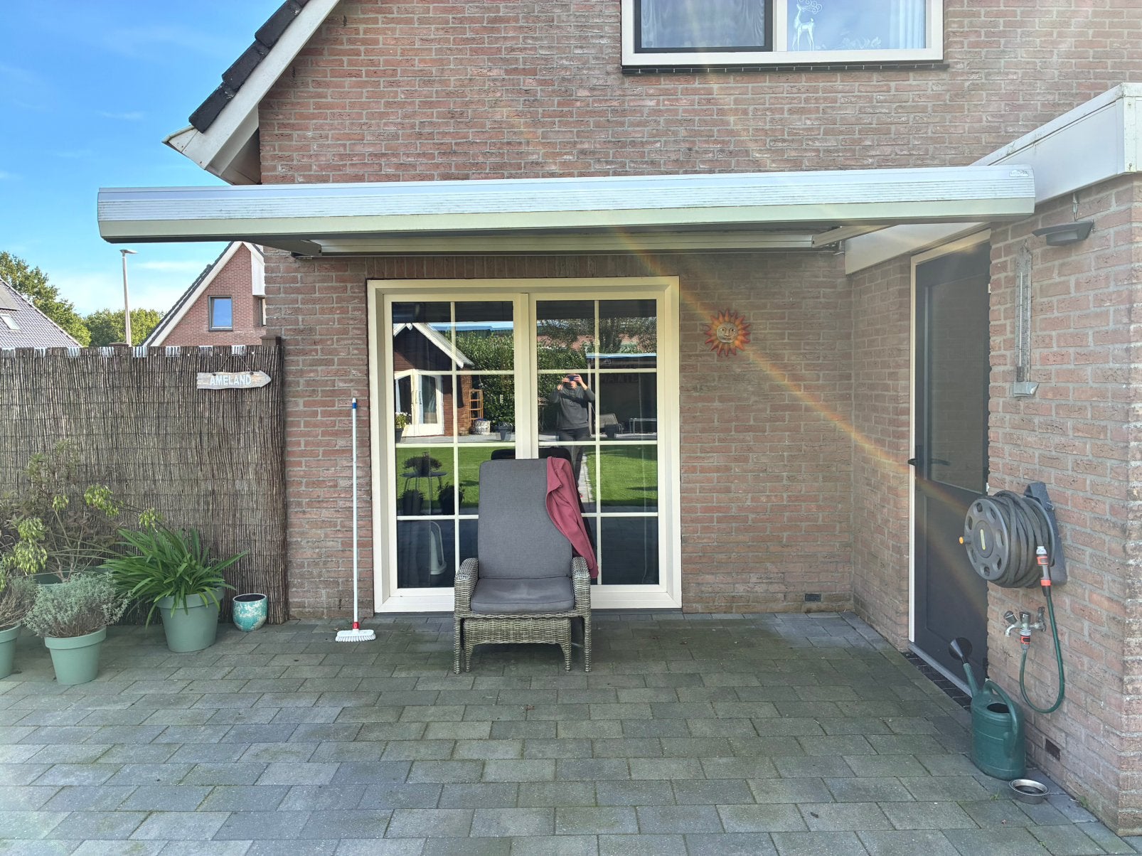 Foto 3 van Electrisch bedienbaar knikarm zonnescherm