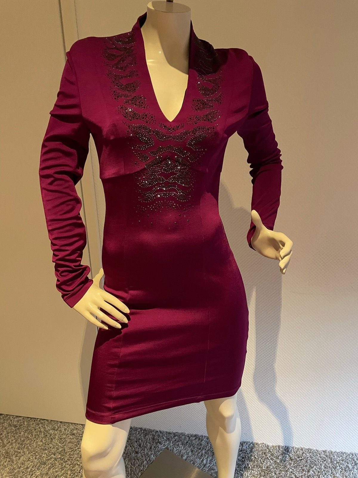 just Cavalli jurk met nopjrs maat it 42 nl 36, Kleding | Dames, Jurken, Ophalen of Verzenden, Zo goed als nieuw, Roze, Maat 36 (S)