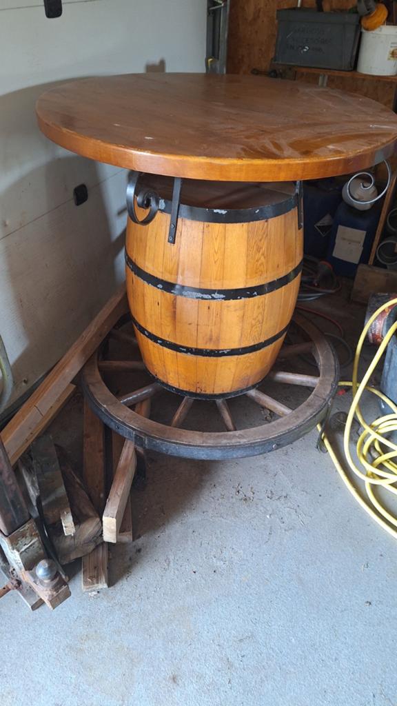 Unieke bartafel van wijnvat en wagenwiel, Ophalen of Verzenden