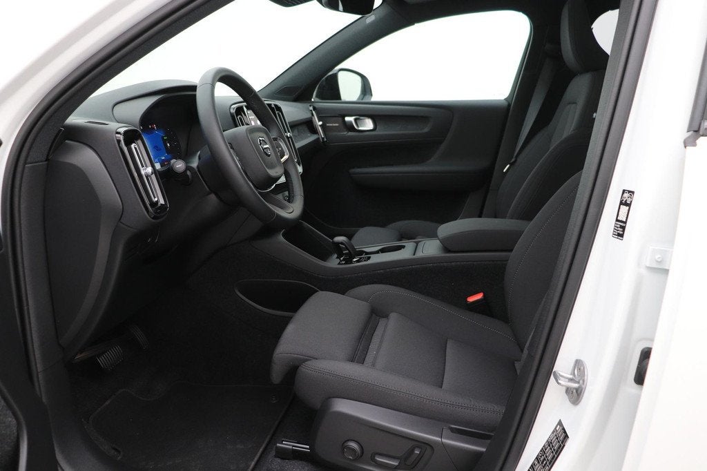 Volvo EX40 Single Motor Extended Range Plus Black Ed. 82 kWh, Auto's, Volvo, Automaat, Gebruikt, 252 pk, Wit
