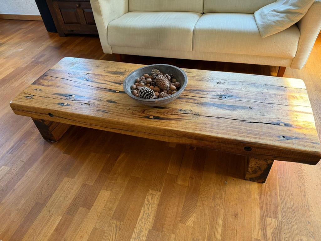 Robuuste houten salontafel van spoorwegbielzen, Ophalen, Eikenhout, 50 tot 100 cm, 150 tot 200 cm