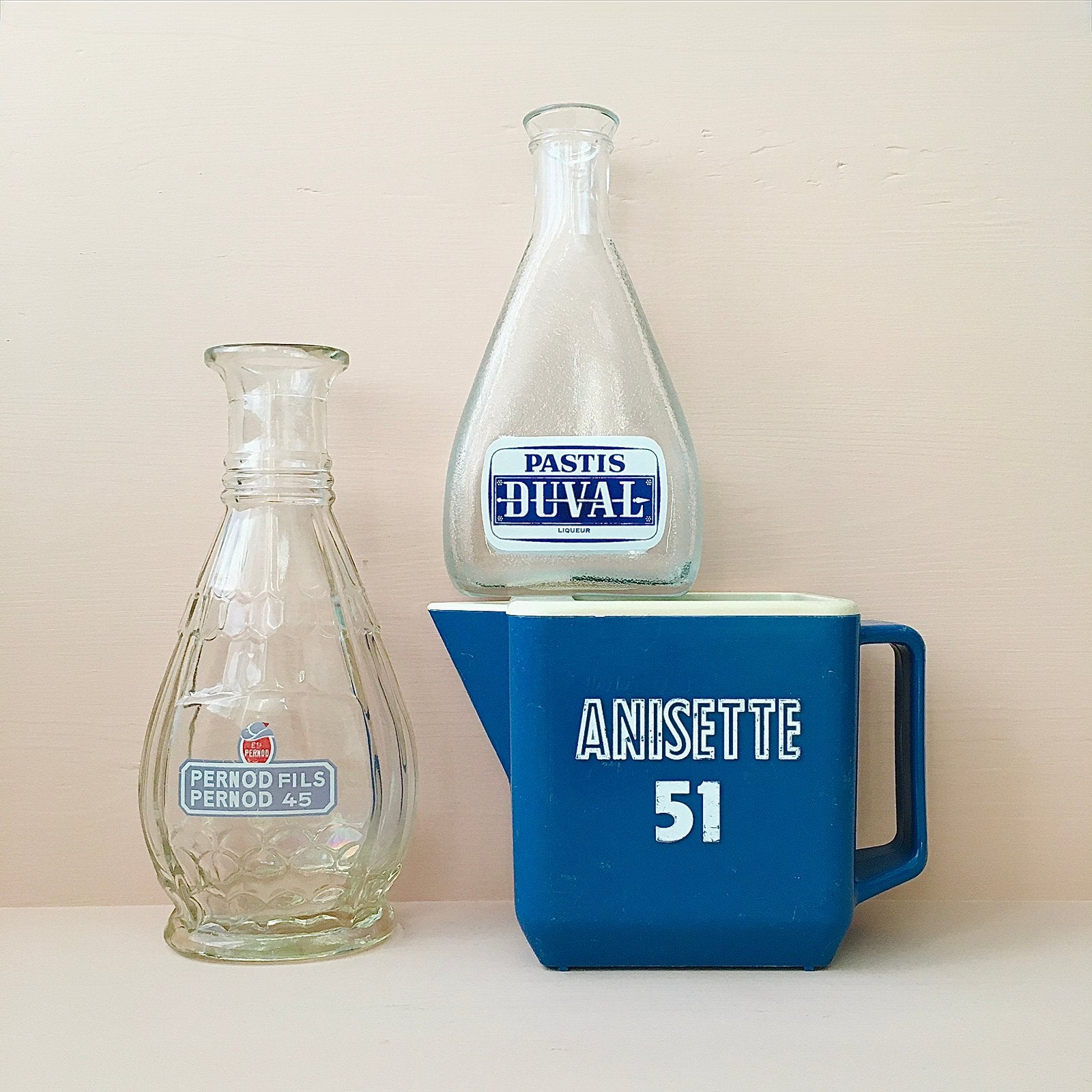3 Franse vintage Pastis pitchers: Pernod, Duval, Anisette 51, Ophalen of Verzenden, Gebruikt, Gebruiksvoorwerp