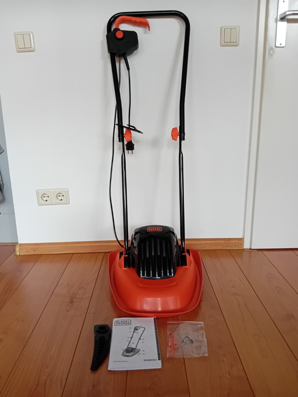 Black+Decker BEMWH551 Elektrische Zweefmaaier, 1200 W, Ophalen, Elektrische grasmaaier, Black+Decker, Zo goed als nieuw