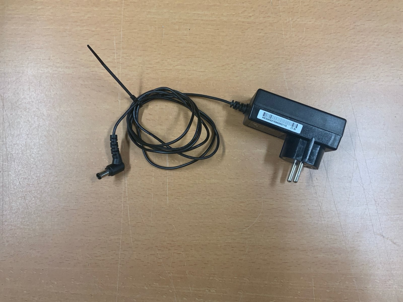 LG Adapter met dunne pin aansluiting, Universeel, Adapter, Ophalen of Verzenden, Zo goed als nieuw