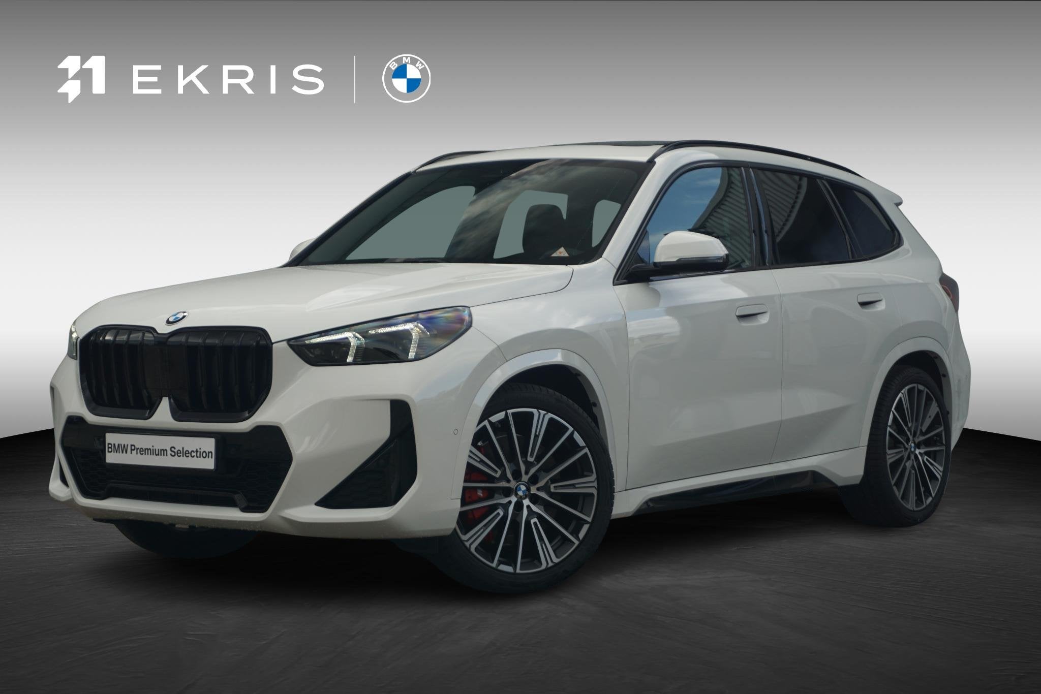 BMW X1 sDrive20i M Sport Pro / Trekhaak / Panoramadak / Keyl, Auto's, 1800 kg, Met garantie (alle), Stuurwielverwarming, Wit