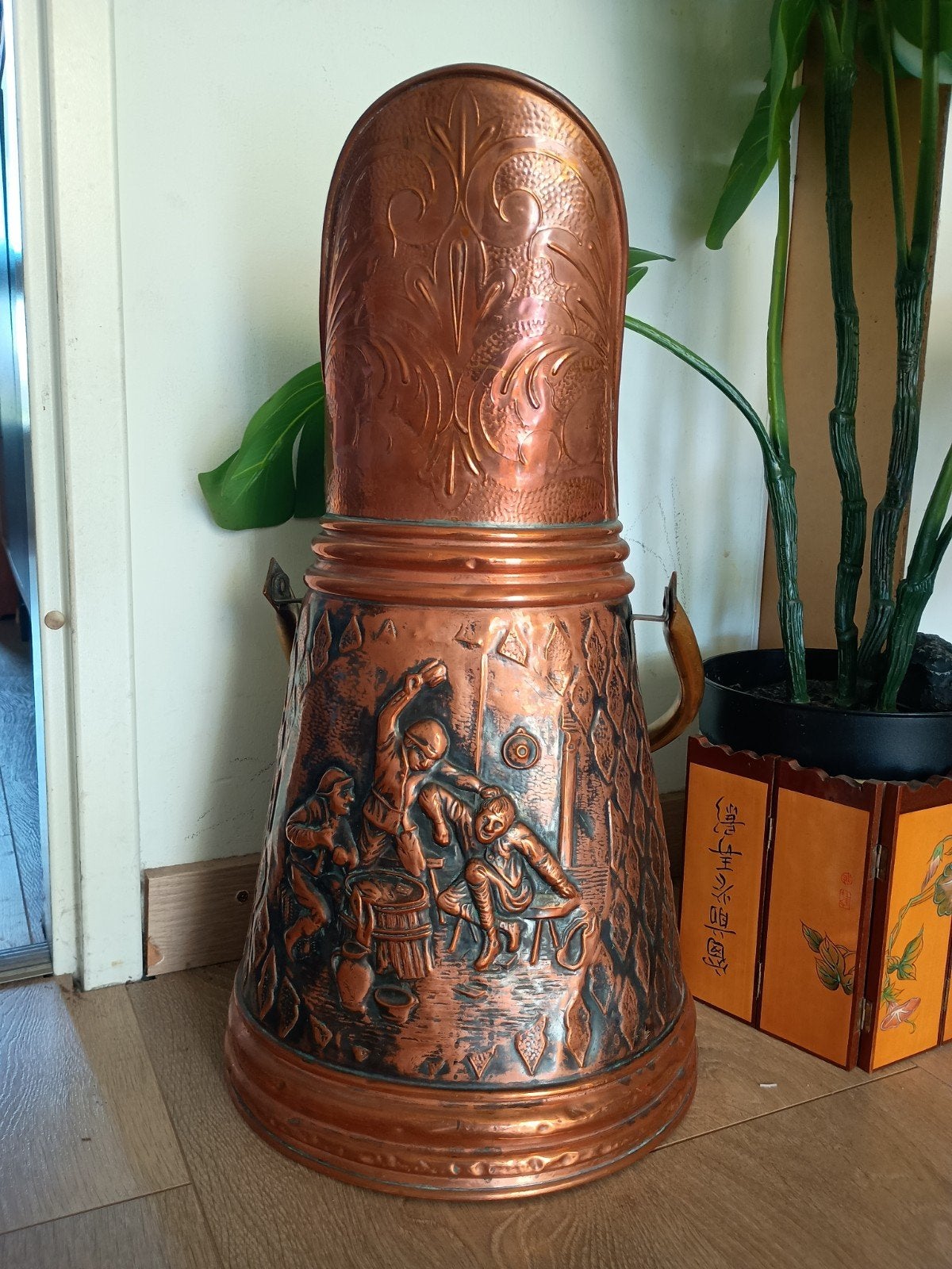 Antieke Koperen Kolenemmer met Reliëfdecoratie, Ophalen of Verzenden