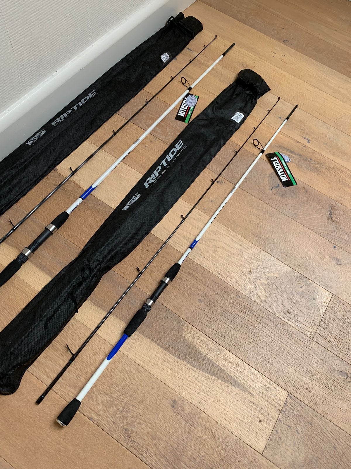 Nieuwe Mitchell Riptide zeebaarshengel, 2.40m & 2.70m, Mitchell, Werphengel, Nieuw, Ophalen of Verzenden