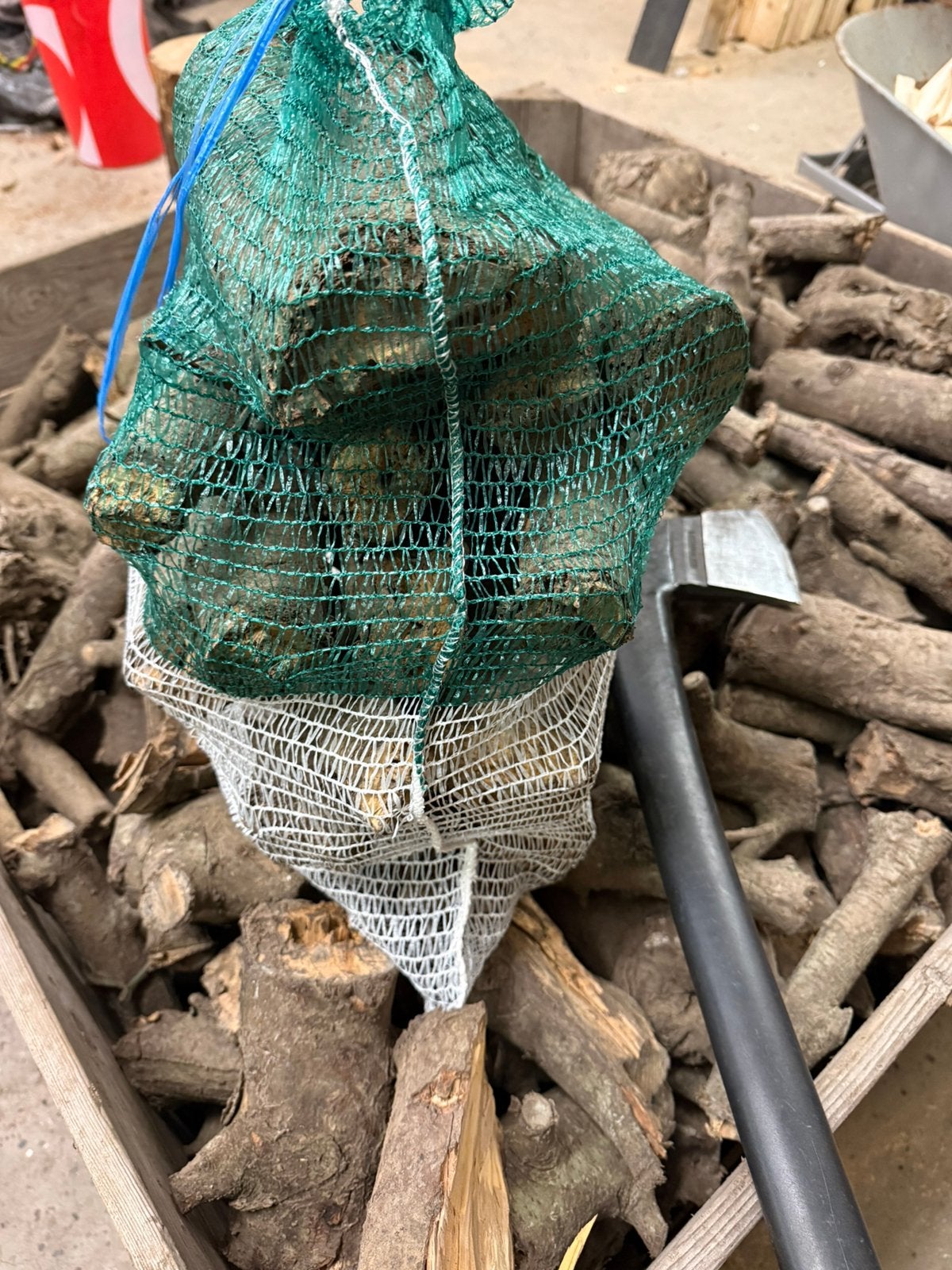 Schoon en droog perenhout in netzakken nu €6,00 10+1 Gratis!, Tuin en Terras, Haardhout, Minder dan 3 m³, Ophalen