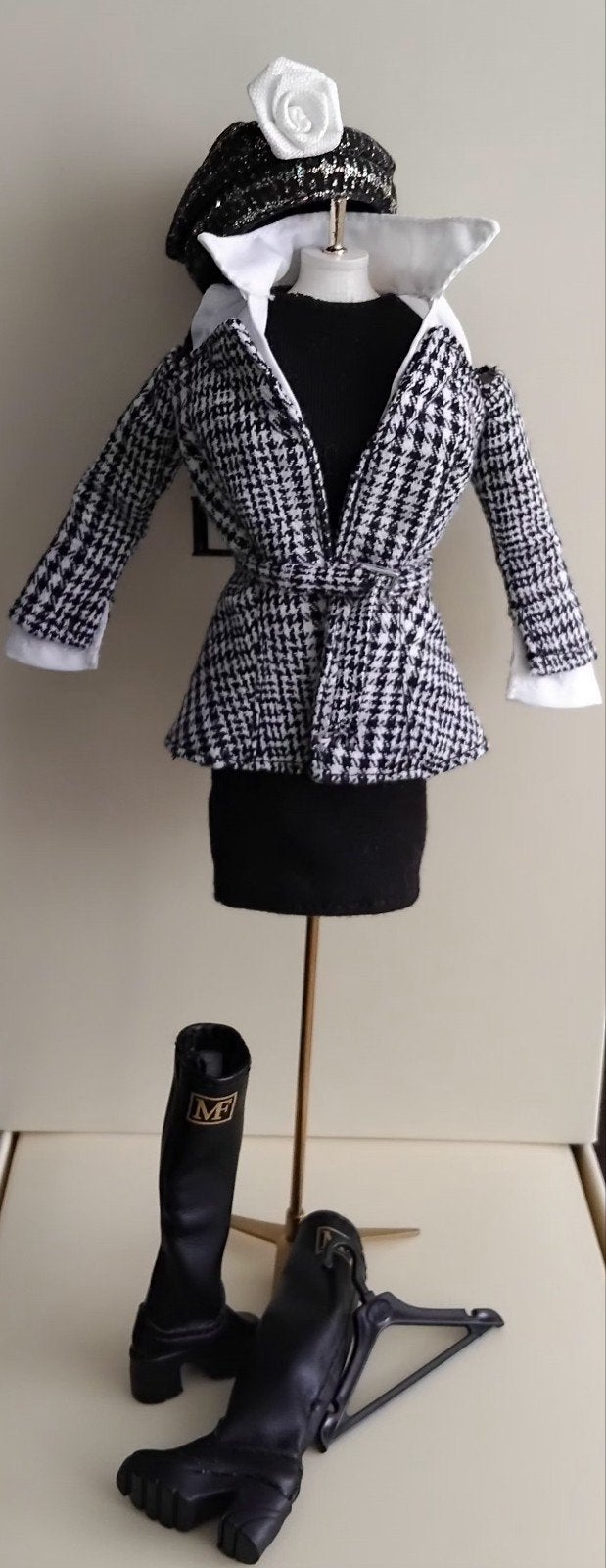 Barbie/ Fashion Royalty Fashion Black & White, Ophalen of Verzenden, Zo goed als nieuw, Kleertjes