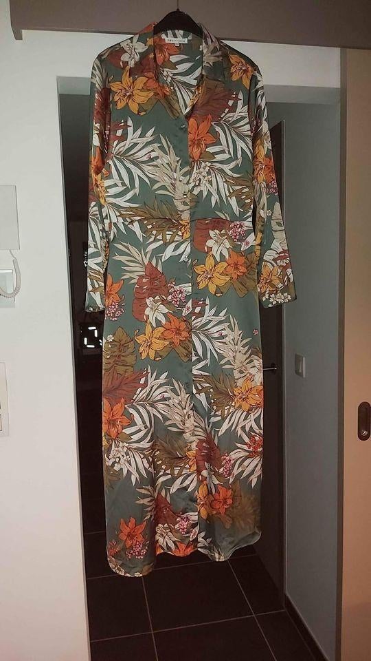 Millenium, maxi jurk, L, overhemdjurk, Kleding | Dames, Jurken, Ophalen of Verzenden, Zo goed als nieuw, Maat 42/44 (L), Onder de knie