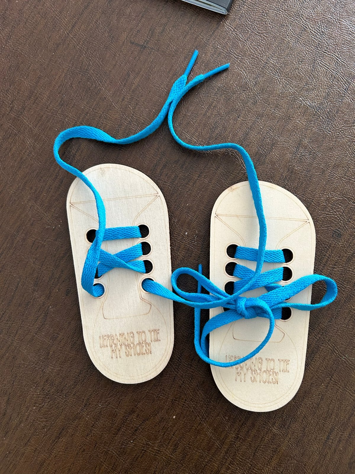 Houten schoenveter oefenbordje - Leren veters strikken, Ophalen of Verzenden, Zo goed als nieuw, Overige typen